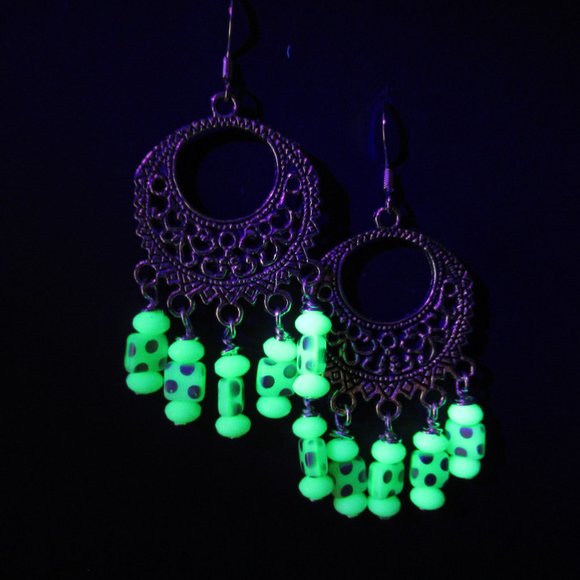 Uranium glass chandelier earrings - Picture 1 of 11
